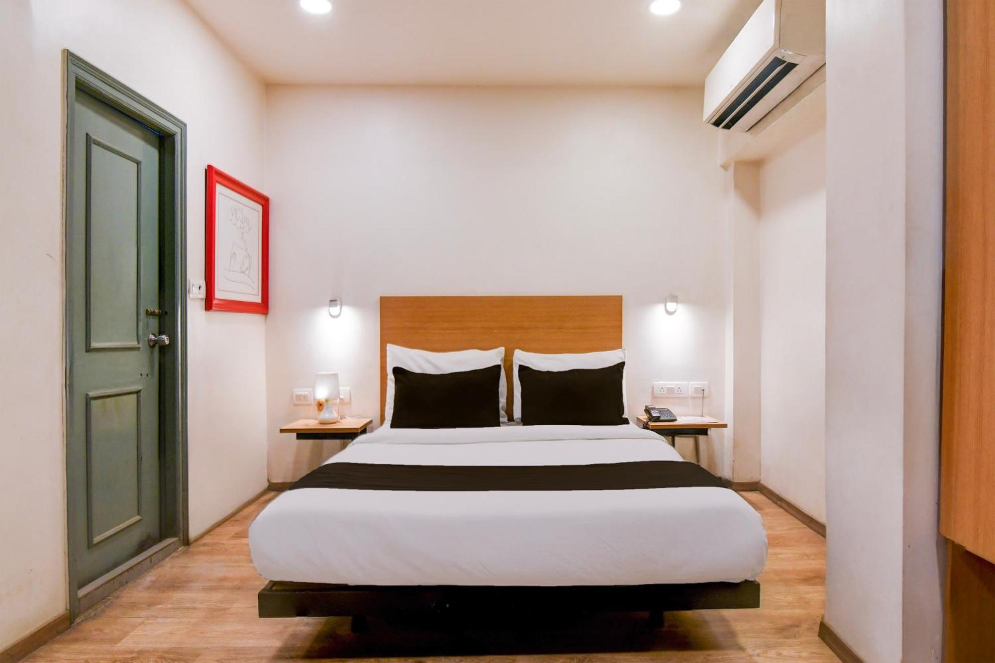 Super Townhouse Vip Road Formerly The Sky Kolkata Exterior photo