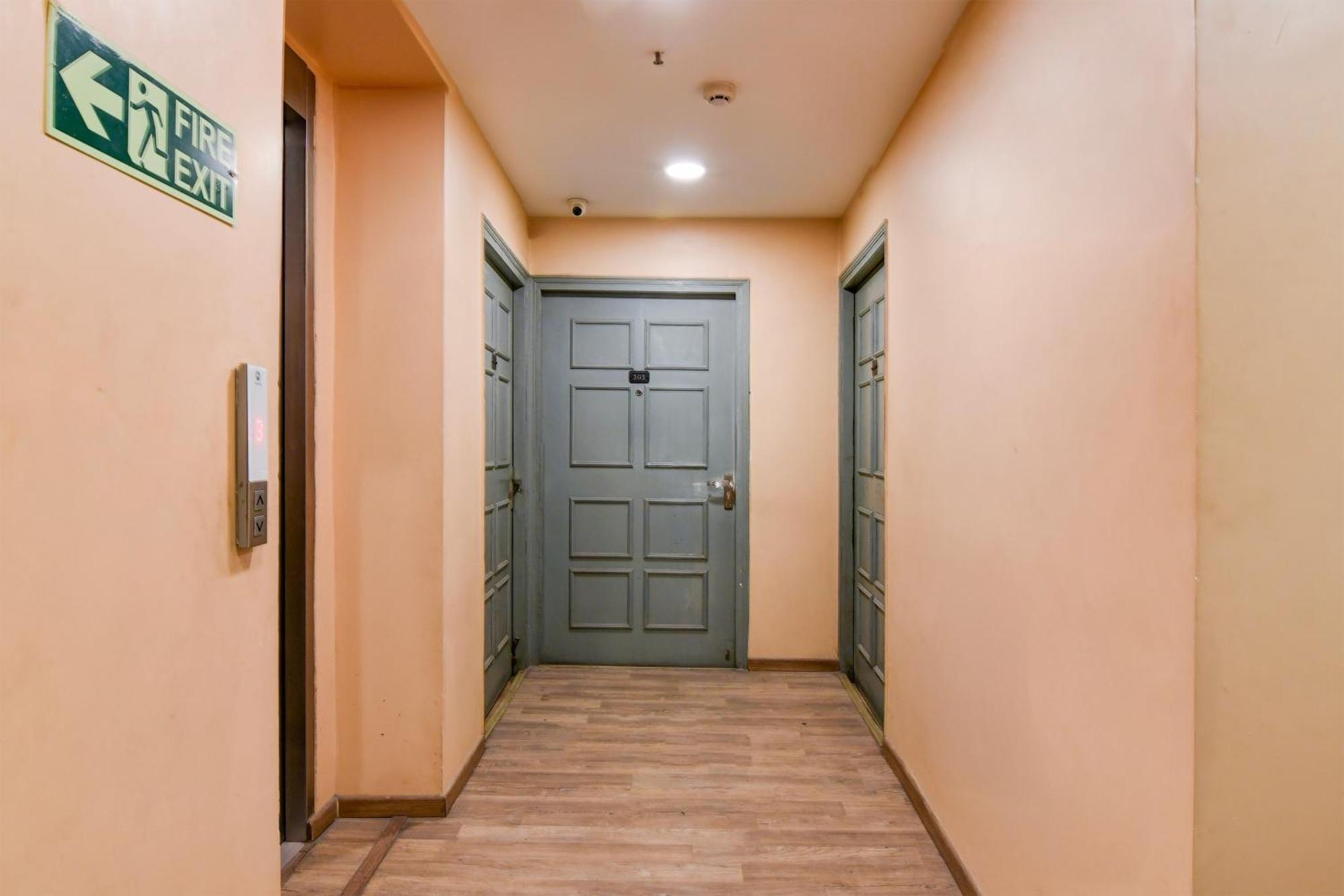 Super Townhouse Vip Road Formerly The Sky Kolkata Exterior photo