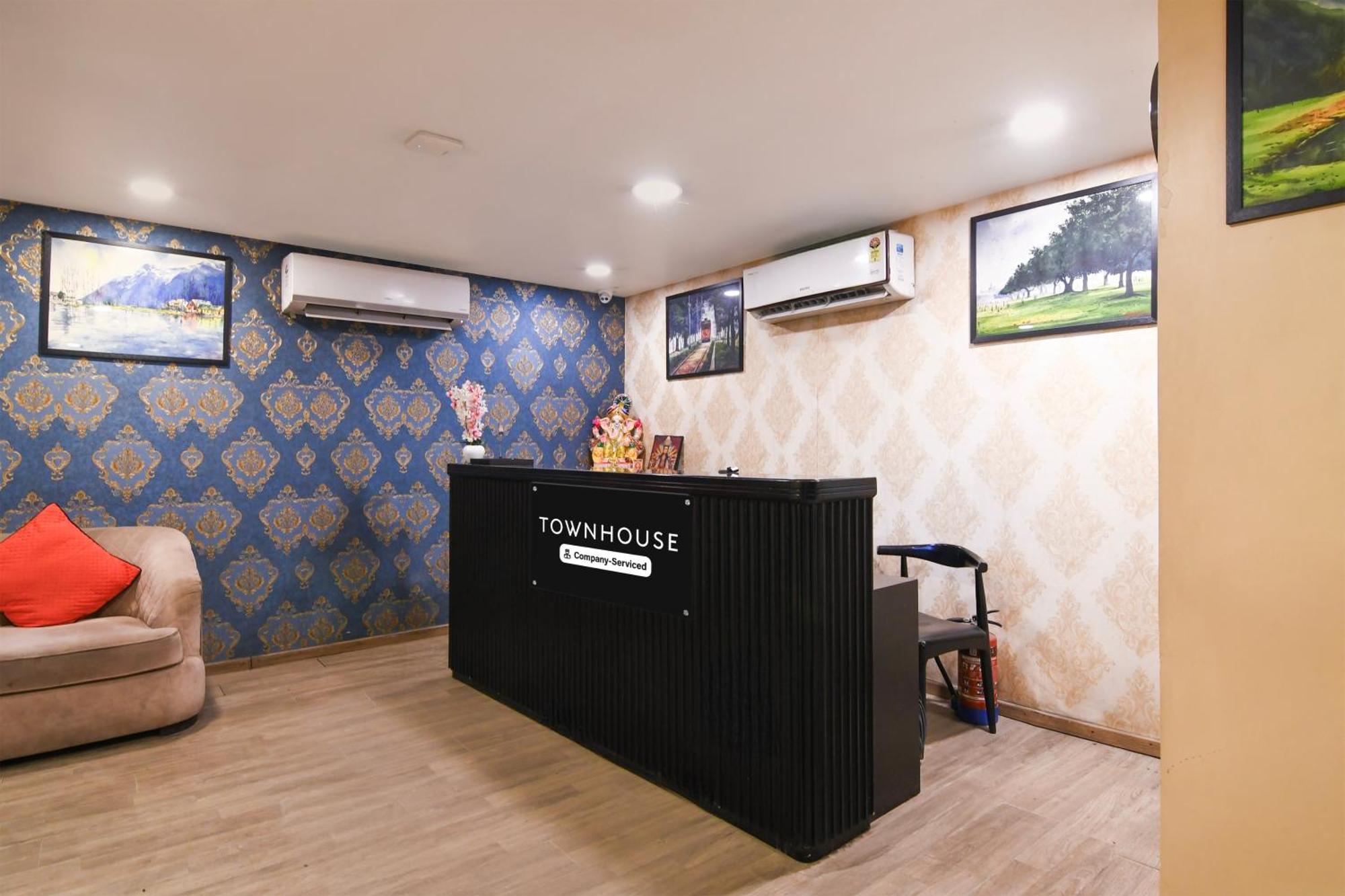 Super Townhouse Vip Road Formerly The Sky Kolkata Exterior photo